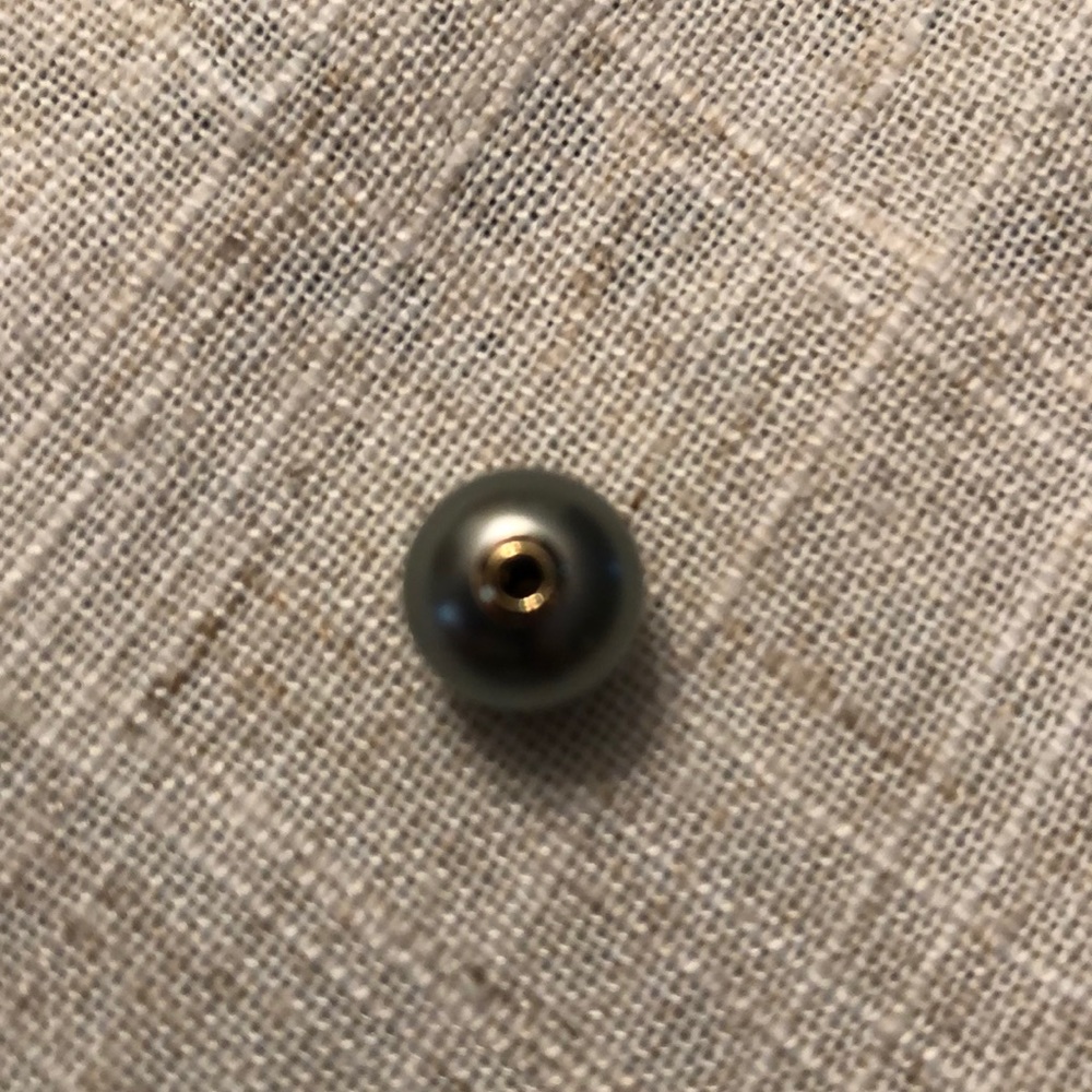 One Floating Tahitian pearl for necklace